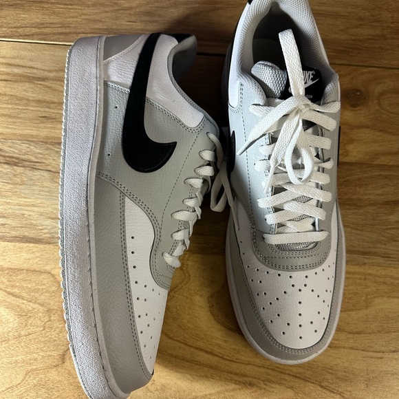 Nike Light Gray Athletic Shoes - Picture 6 of 11